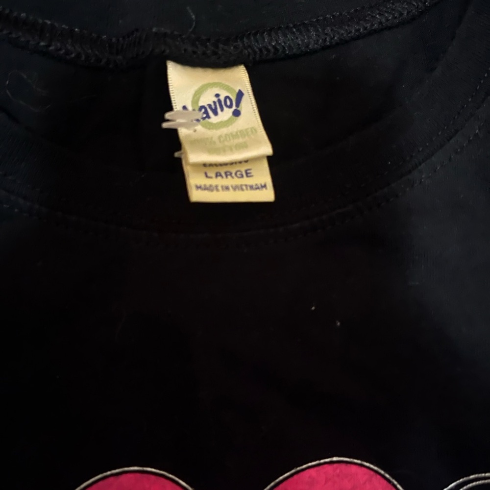LAS VEGAS Kavio Black Graphic Tee with Pink Heart Design - Picture 3 of 3